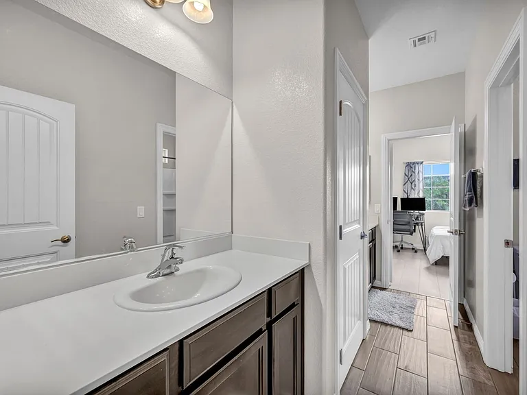 6777 Byron Bay Ct — Photo 31