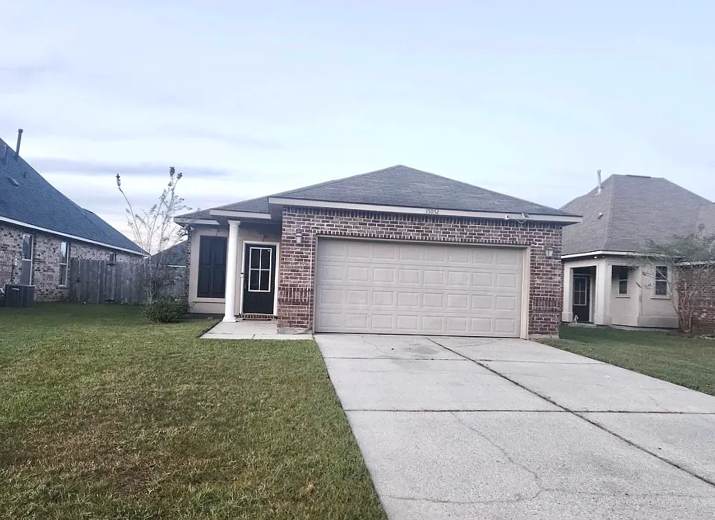 3 bed, 1371 sqft, $1,600 — Photo 1