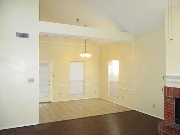 4th image of 1112 Cardinal Oaks Dr