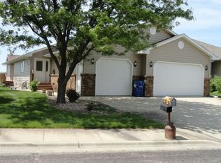 121 Riverplace Dr, Pierre, SD 57501