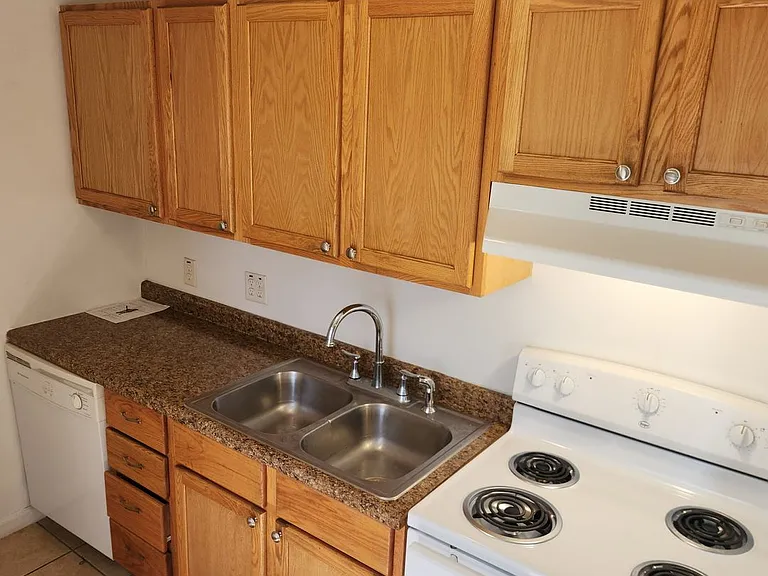 226 Piedmont Ave — Photo 2