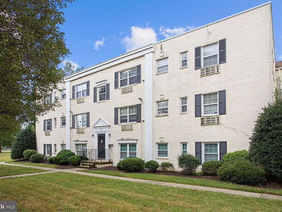 1st image of 2237 Farrington Ave APT 303