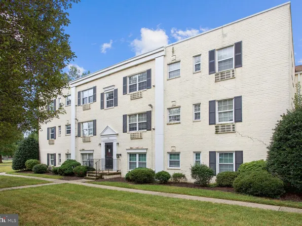 2237 Farrington Ave APT 303, Alexandria, VA 22303