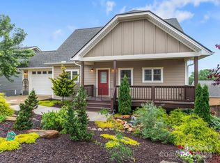 207 Oak Meadow Ln, Asheville, NC 28804