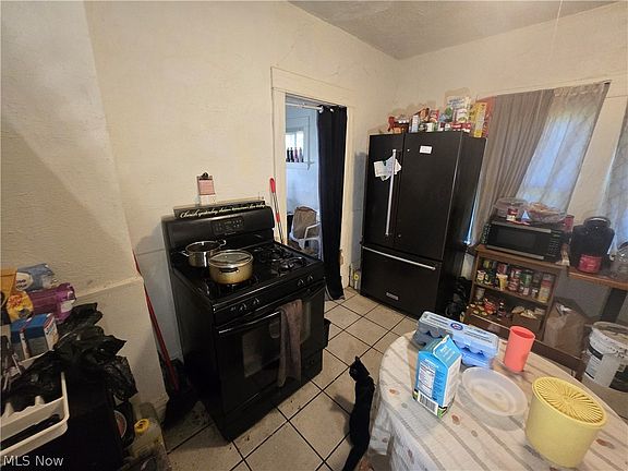 3rd image of 9808 Raymond Ave