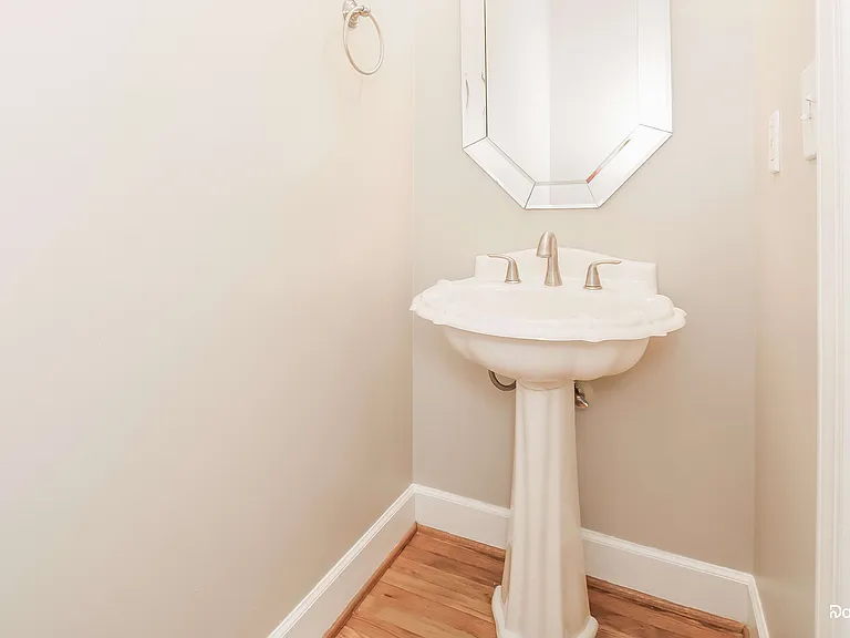 1912 Valewood Cir — Photo 12