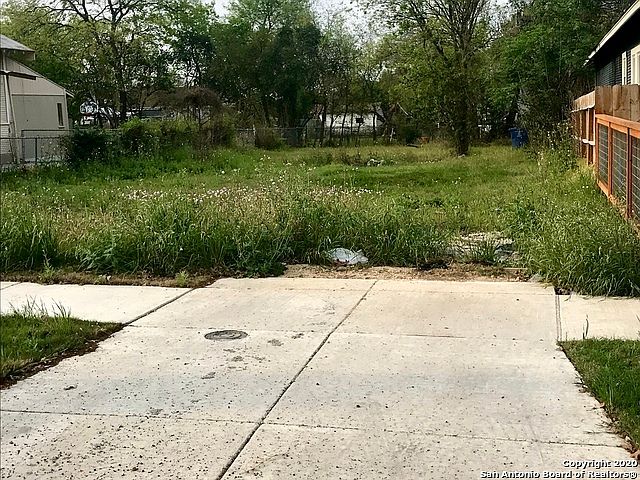 1st image of 819 Lamar St