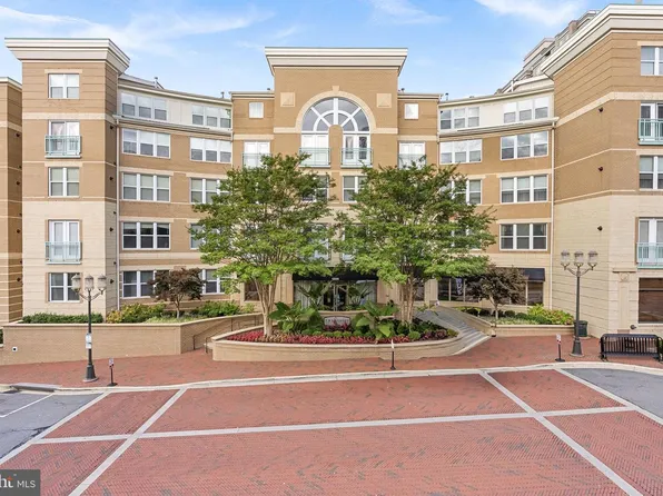 12000 Market St APT 457, Reston, VA 20190