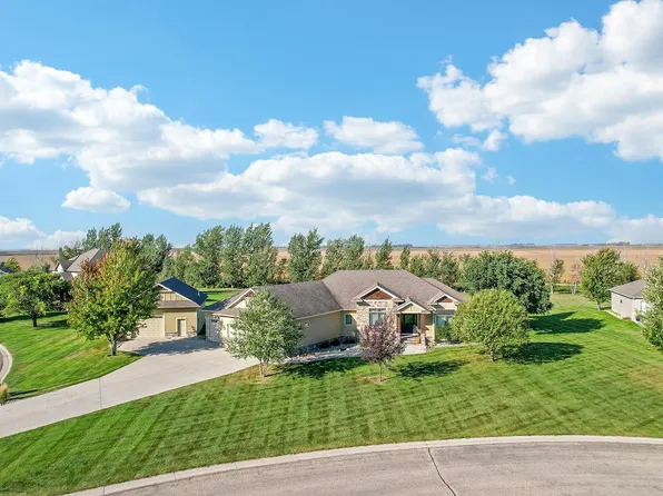 7013 Maple Ln, Horace, ND 58047
