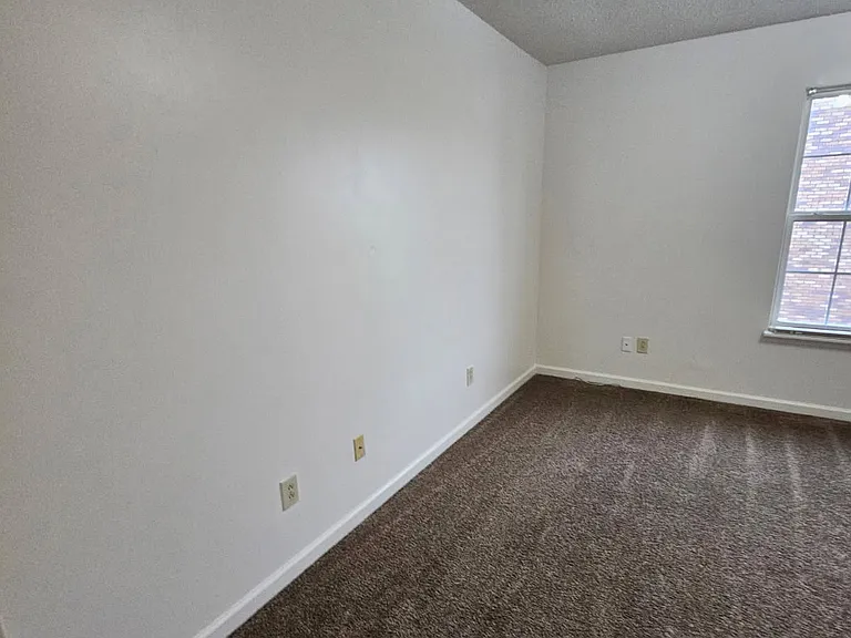 2304 Raleigh Ct #5 — Photo 12