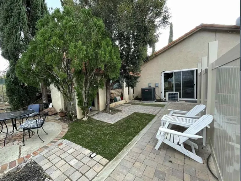 12802 Woodley Ave — Photo 1