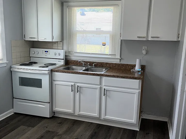 2226 N Kenyon St — Photo 9
