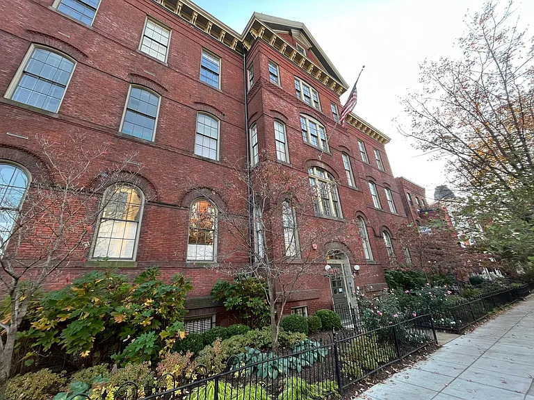 1408 Q St NW — Photo 1