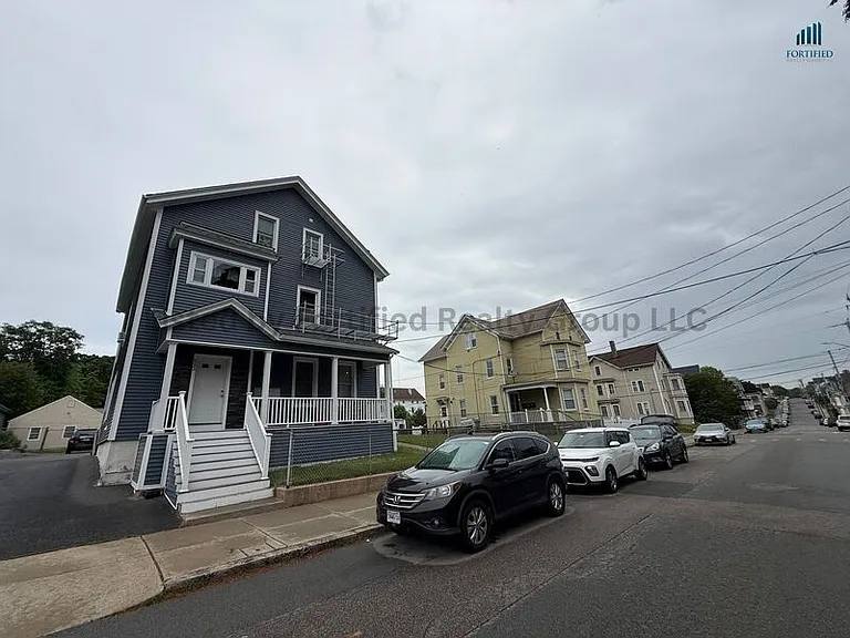 552 Maple St #1R — Photo 14
