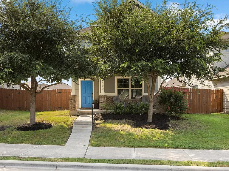 369 S Brook Dr — Photo 2