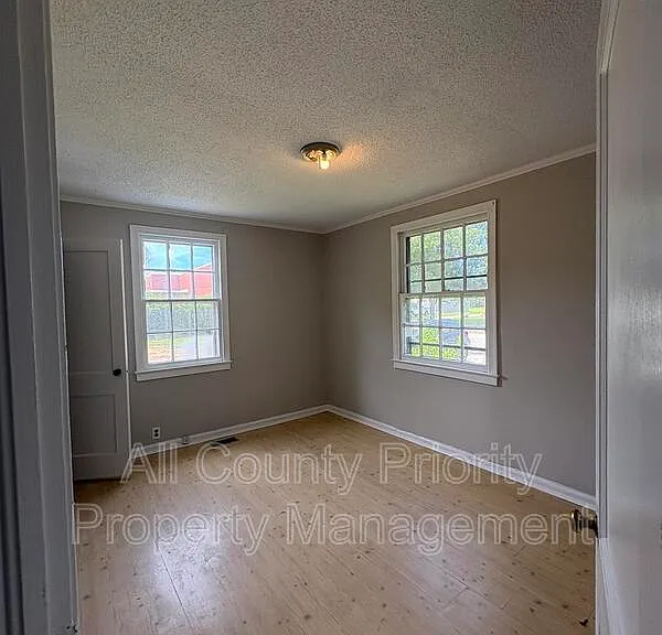 1004 Industrial Ave NE — Photo 4