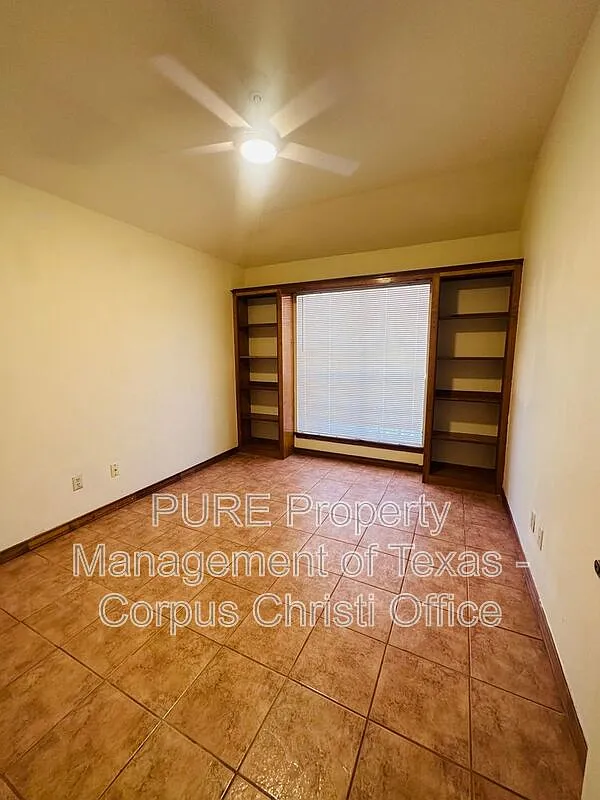 3 bed, 2.0 bath, 1389 sqft, $1,900 — Photo 4