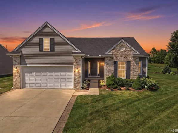 665 Marblewood Ln, Saline, MI 48176