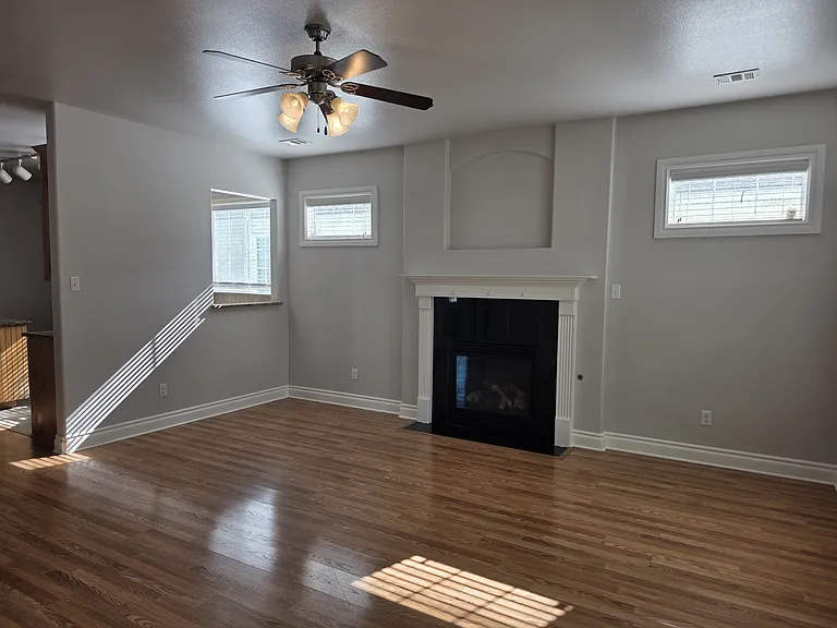 203 Pecan St #B — Photo 10