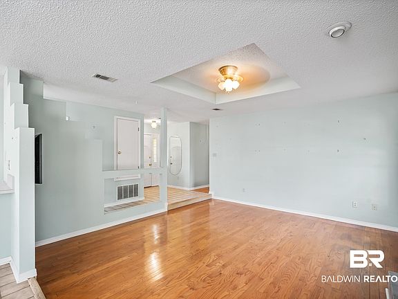 4th image of 9785 Fairway Dr