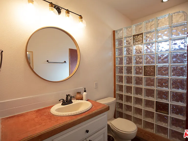 6767 California Ave — Photo 14