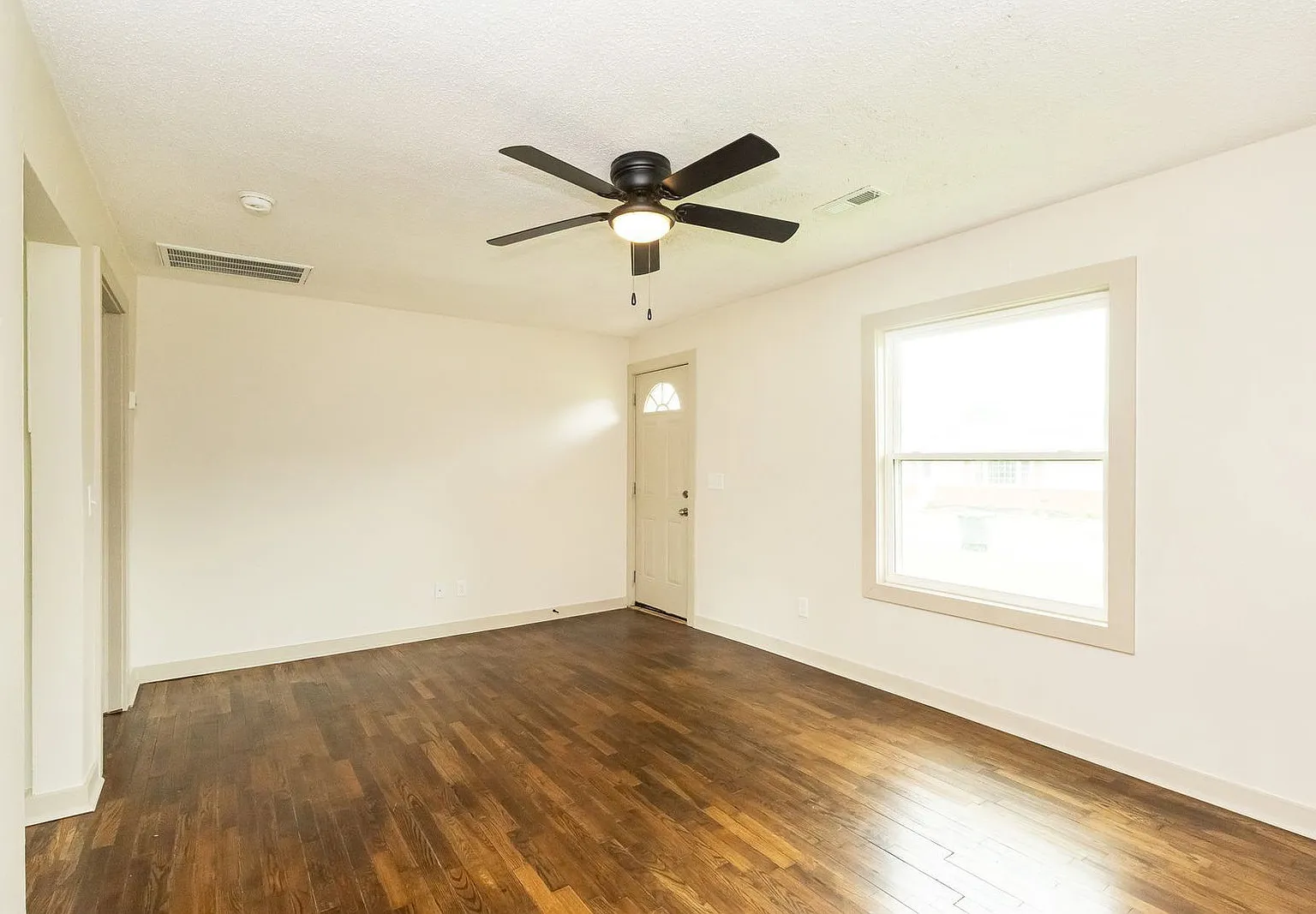 2 bed, 2.0 bath, $1,395 — Photo 2
