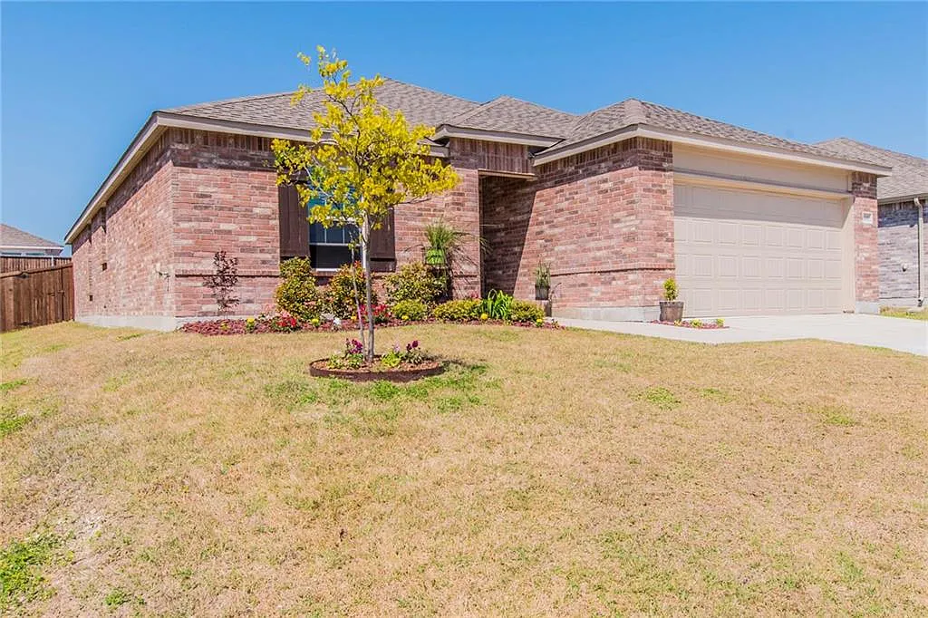 3 bed, 1948 sqft, $2,075 — Photo 2