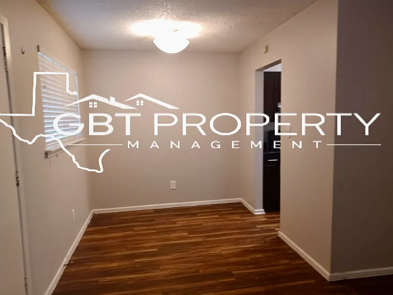 Robinson Manor Apartments — Photo 30