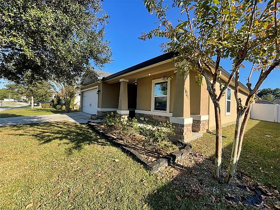 3rd image of 15945 Bainebridge Dr
