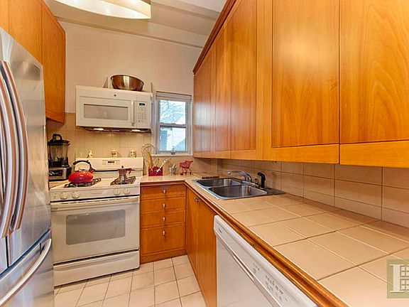3rd image of 431-433 E 12th St #1R