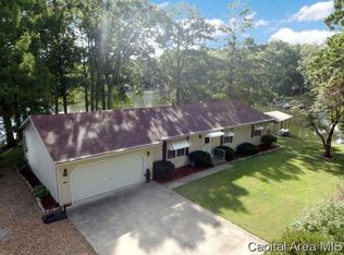 15373 Pear Ln, Girard, IL 62640