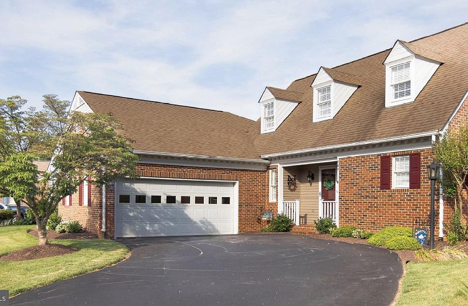 1st image of 841 Mulberry Ln