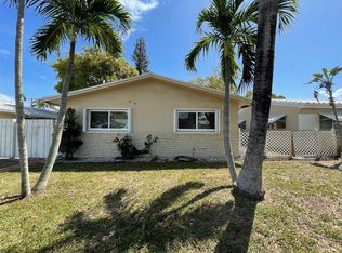 40 SE 11th St, Dania, FL 33004