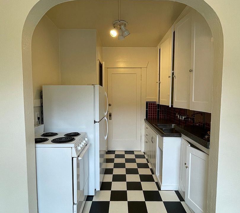 1st image of 2361 NW Pettygrove St #4