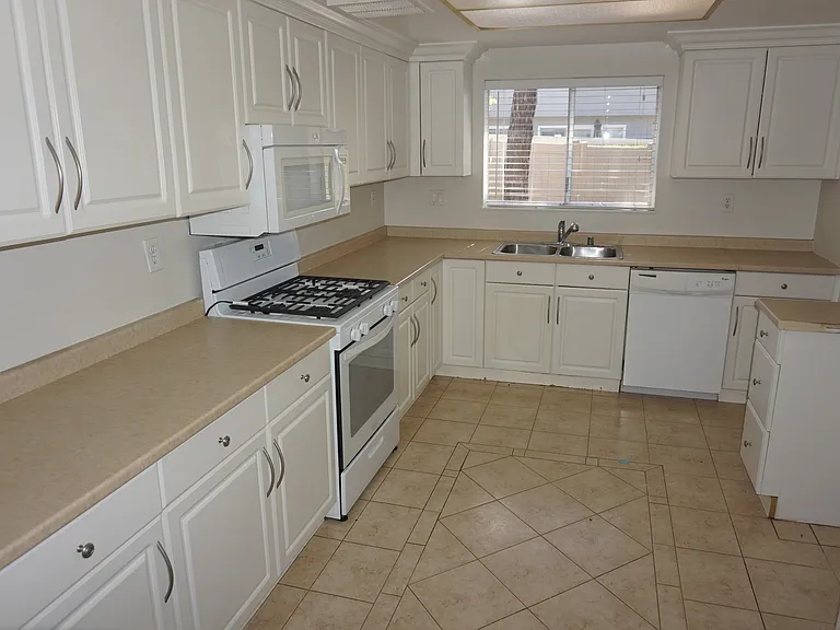 6666 Palma Cir — Photo 4