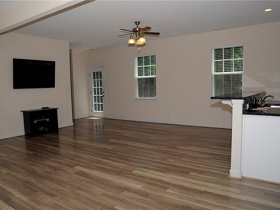 5th image of 213 Twin Fern Ct