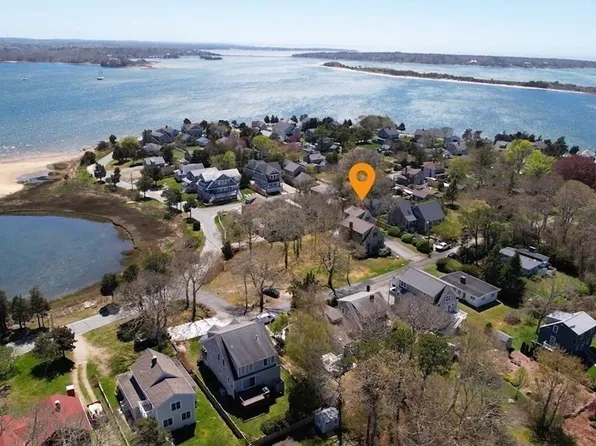 15 Naumkeag Ave, Bourne, MA 02532
