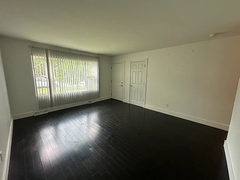 3245 Whittier St — Photo 3
