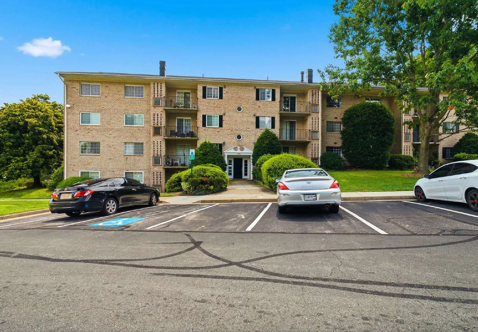 1 bed, 1.0 bath, 697 sqft, $1,650 — Photo 1