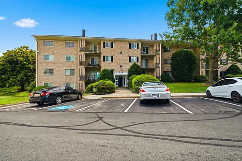 1521 Colonial Dr #T2 Photo 1