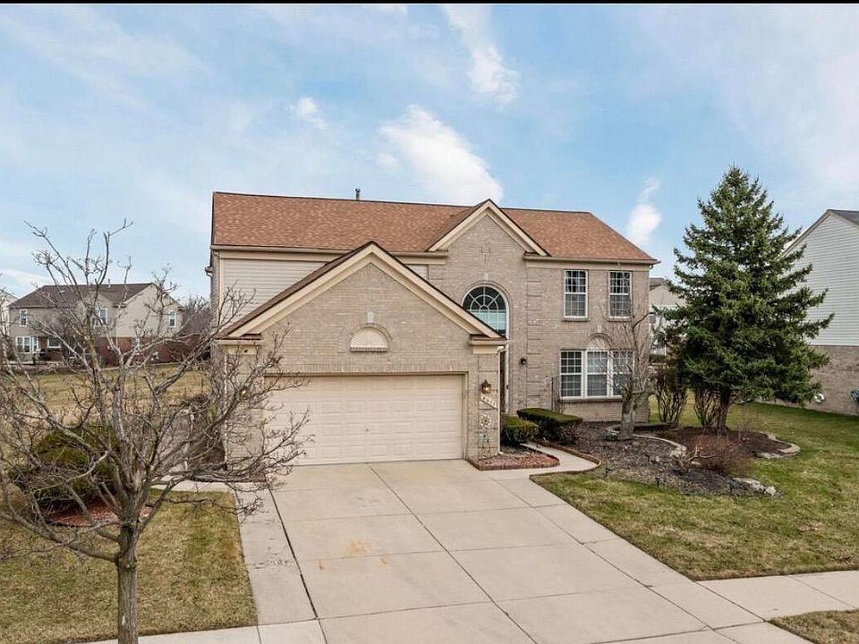 1st image of 4677 NE Clover Rd