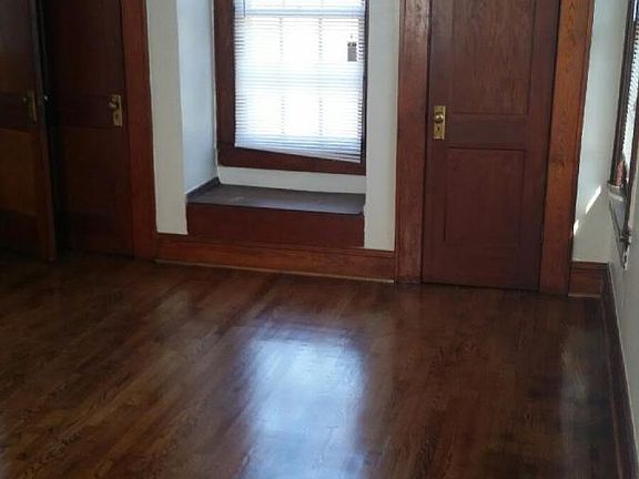 sitting area in bedroom