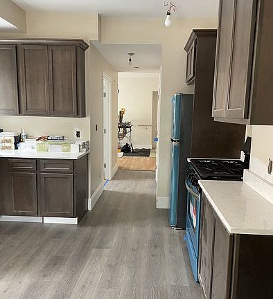 3rd image of 91 Ash St Floor 1