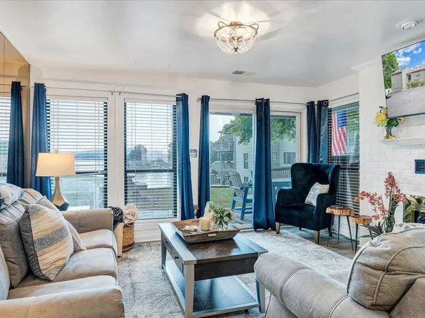 75 Dockside Cir Unit 310, Moneta, VA 24121