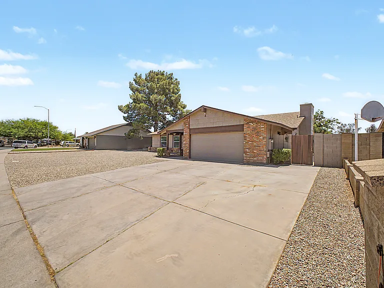 3223 E Emerald Cir — Photo 21