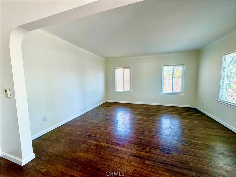 3011 Delta Ave — Photo 5
