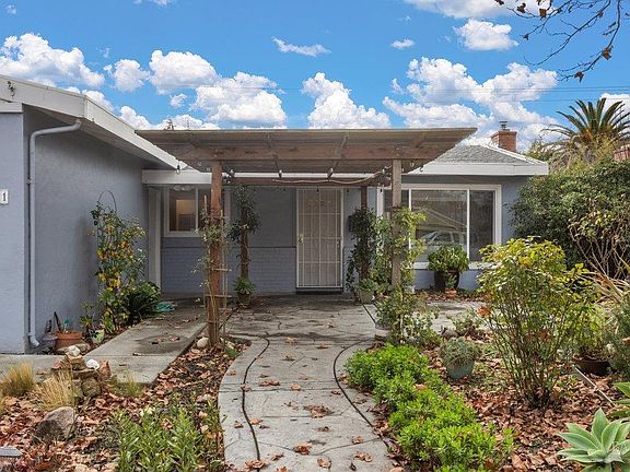 3rd image of 831 Brentwood Avenue
