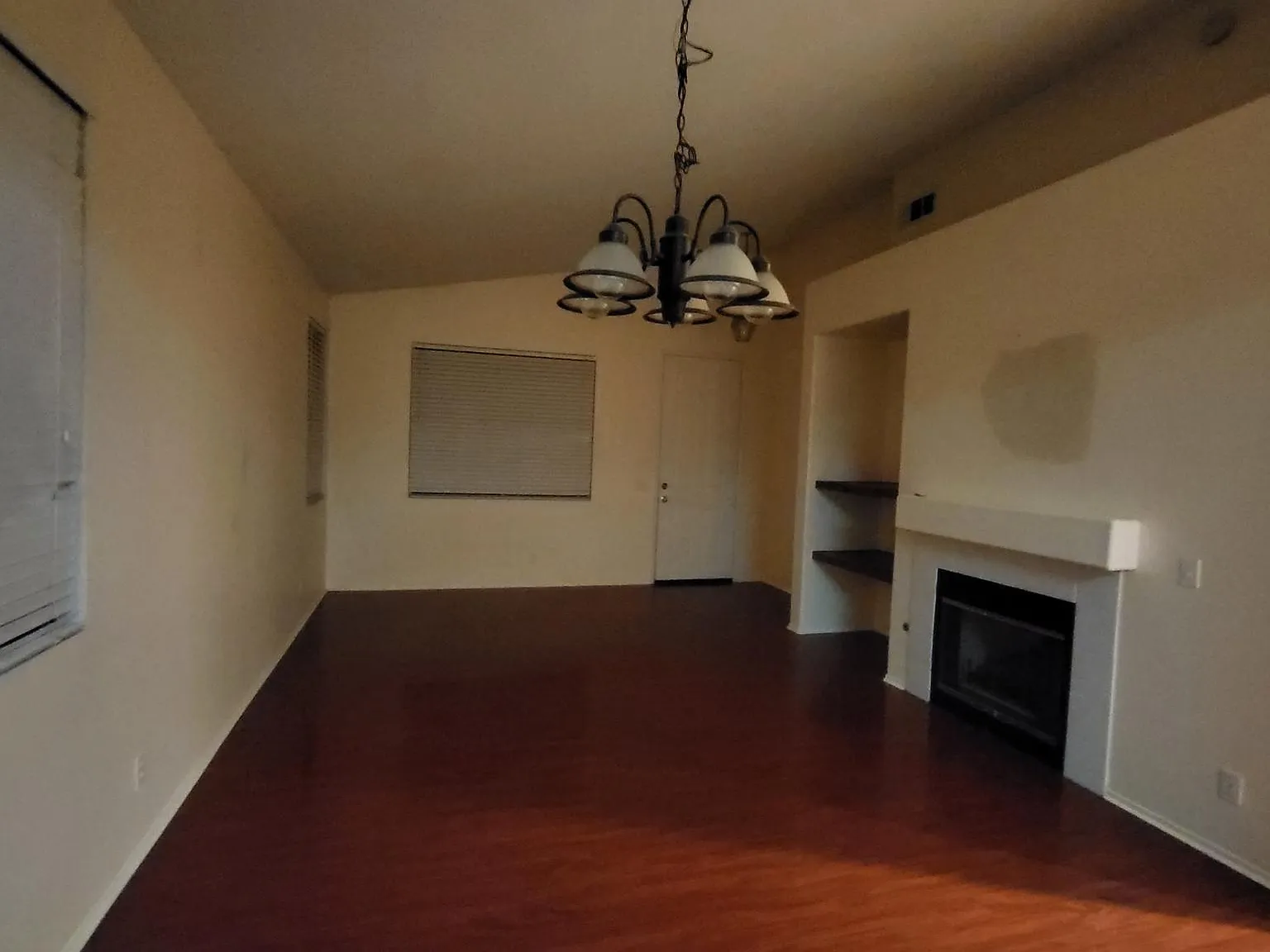 3 bed, 1217 sqft, $3,000 — Photo 2
