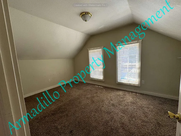 515 1/2 S Meldrum St — Photo 10