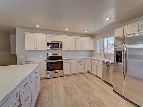 5th image of 805 Jamaica Dr